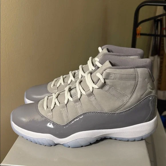 Jordan 11 Retro Grey - Picture 2 of 15
